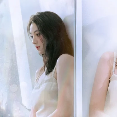 정효빈 - 거울에게 앨범 커버